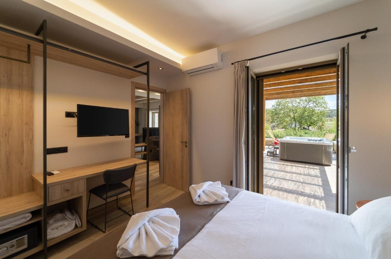 Quinta Essentia Suites Foiníki Exterior photo